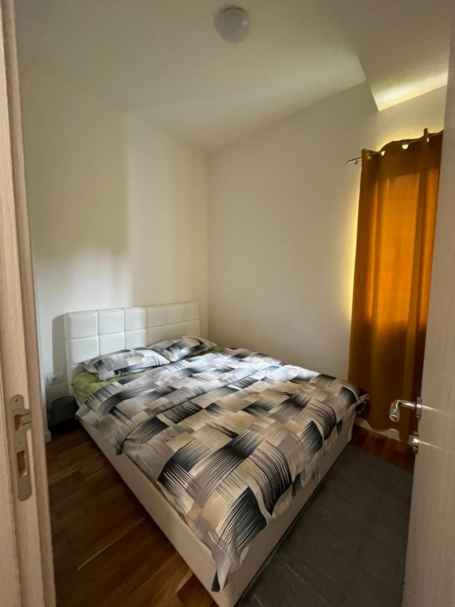 Apartment Dora Cetinje Bagian luar foto
